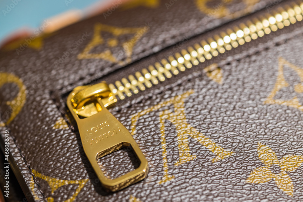 louis vuitton close