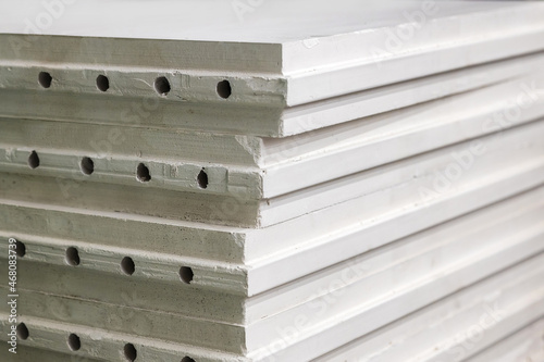 The gypsum plate is hollow hollow and moisture-resistant. Construction industry. Focusing with a small depth of field.