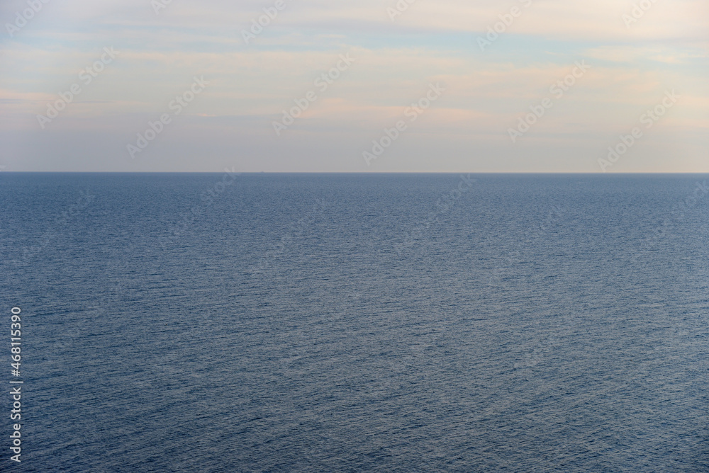 Fototapeta premium Sea surface and cloudy sky as background