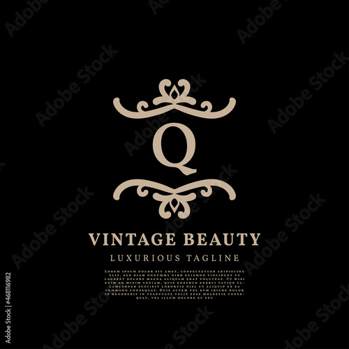 letter Q simple crest luxury vintage vector logo design for beauty care, lifestyle media and fashion brand
