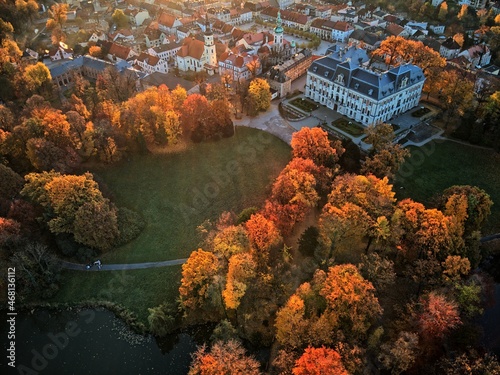 Obraz na płótnie sunrise over the park and the palace in Pszczyna on an autumn morning w salonie