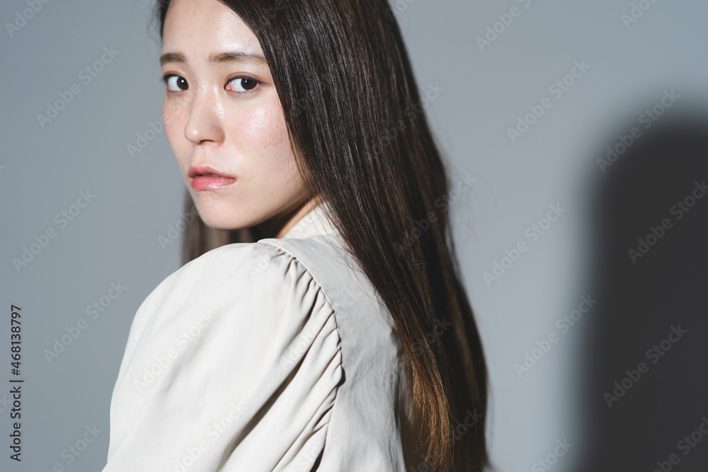 クールな女性ポートレート クールな女性ポートレート