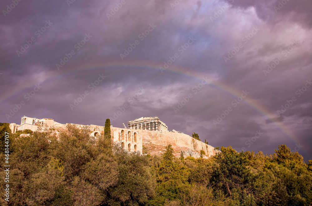 Obraz premium Rainbow over The Acropolis The Acropolis of Athens is an ancient citadel located on a rocky outcrop above the city of Athens.