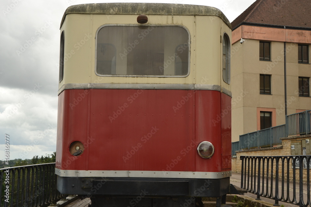 Wagon et ancien chemin de fer à crémaillère de Langres