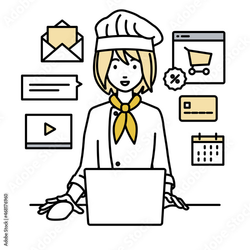 デスクで座ってPCでネットショップやマーケティングの仕事をしている調理師の女性