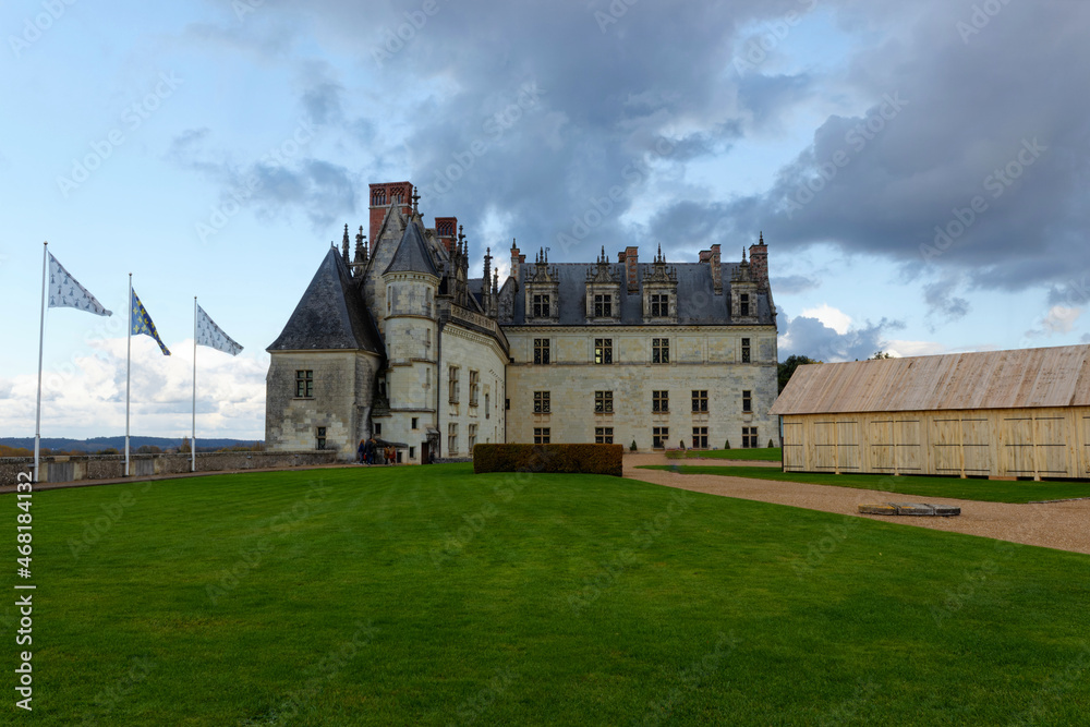 Le chateau d'Amboise dans le val de Loire depuis la cour intérieure.C' est une ancienne résidence des rois de France surplombant la Loire, à Amboise, en Indre-et-Loire. Il fait partie des châteaux de 