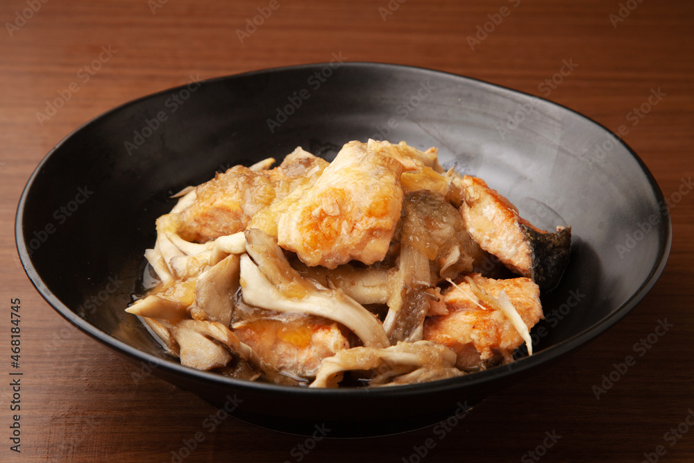 鮭と舞茸のみぞれポン酢がけ