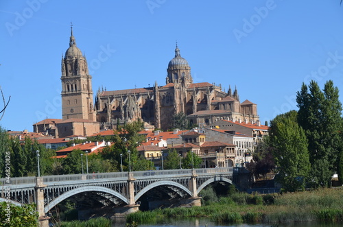 Puente Enrique Esteban y Catedral Nueva de Salamanca, Salamanca, Castilla y León, España