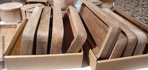 Foto Soap dishes made of natural wood for the bathroom