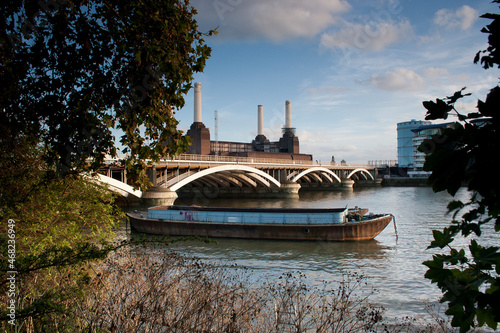 Obraz na plátne Thames river barge Grosvenor Rail Bridge Battersea Power Station