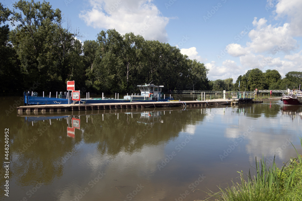 Le chemin, aventure pédestre en images sur les grands chemins de randonnées en France et en Europe.