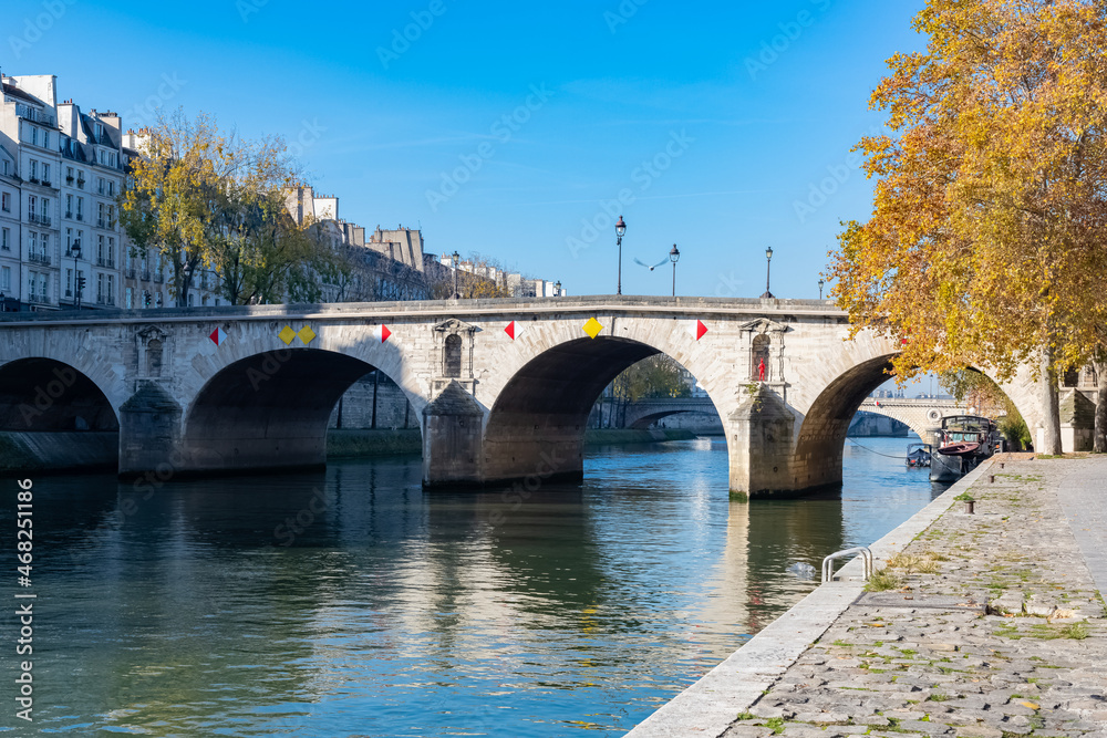 Paris, ile Saint-Louis, the pont Marie on the Seine