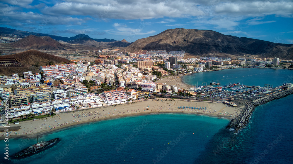 Foto aérea puerto de Los Cristianos, Tenerife, Canarias.