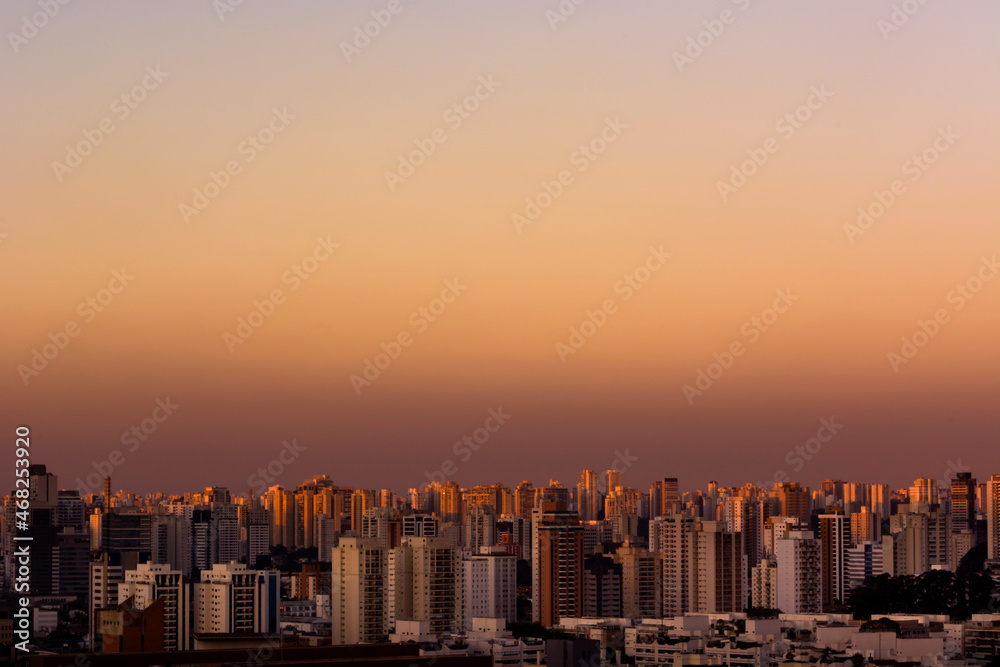 Atardecer cálido de verano en Sao Paulo