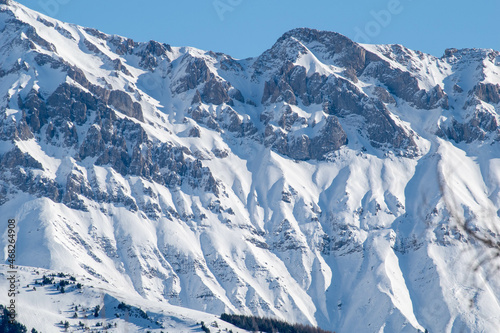 photograph of the Maurienne valley. Snowy mountain photography © TMC