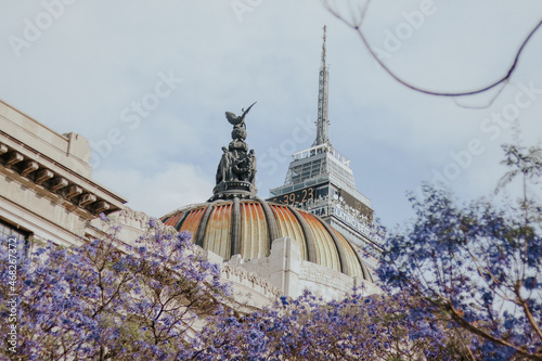 Palacio de bellas artes y torre latinoamericana en la ciudad de México  photo