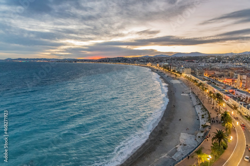 Coucher de soleil sur la baie des anges    Nice sur la C  te d Azur