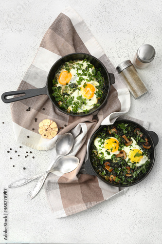 Baked eggs with spinach and...