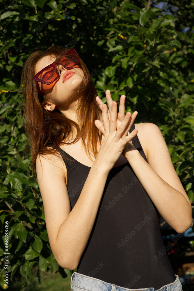 pretty woman wearing sunglasses summer nature posing pretty woman wearing sunglasses summer nature posing