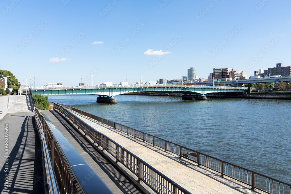 東京隅田川　言問橋の風景