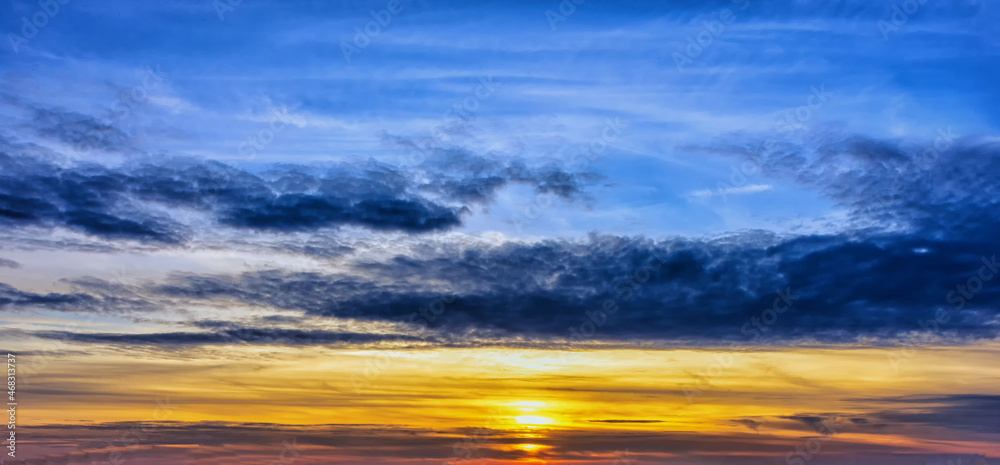 Fototapeta premium Autumn sunset sky background with clouds