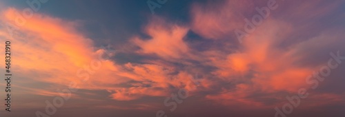 Fototapeta Naklejka Na Ścianę i Meble -  Fiery sunset, colorful clouds in the sky	