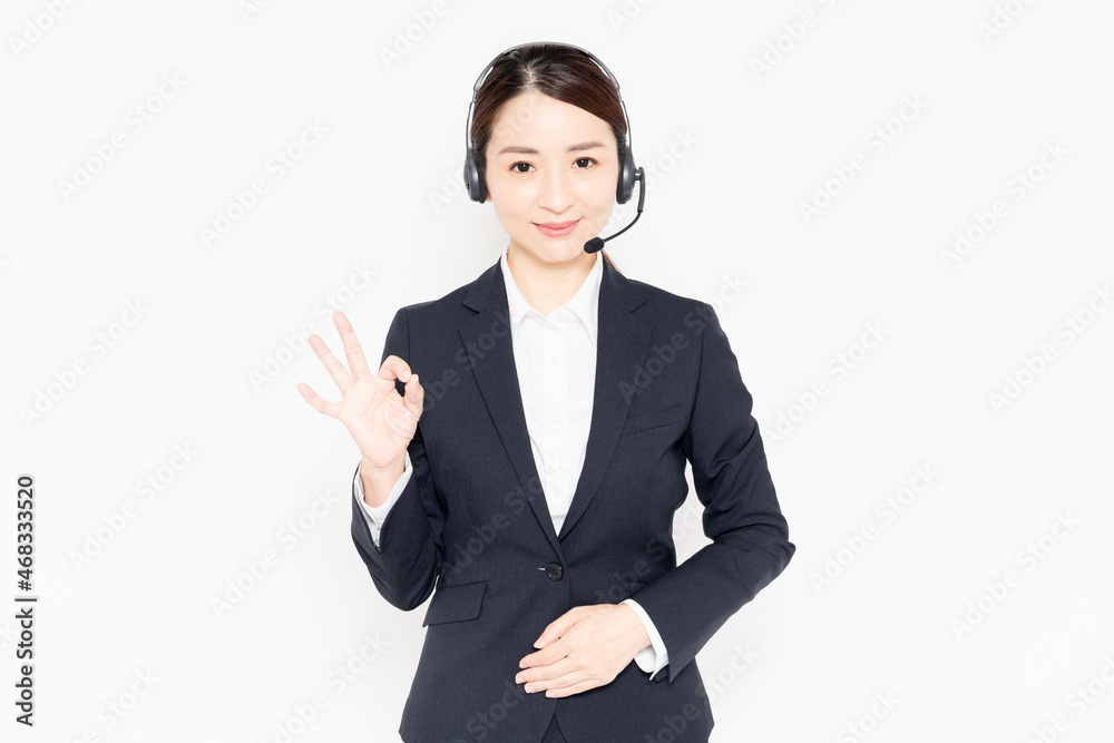 ヘッドセットをしているビジネスウーマン ヘッドセットをしているビジネスウーマン