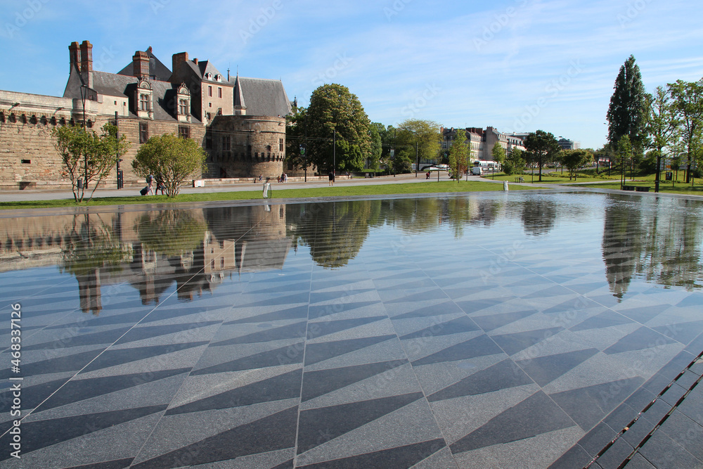 water mirror and medival castle - nantes - france