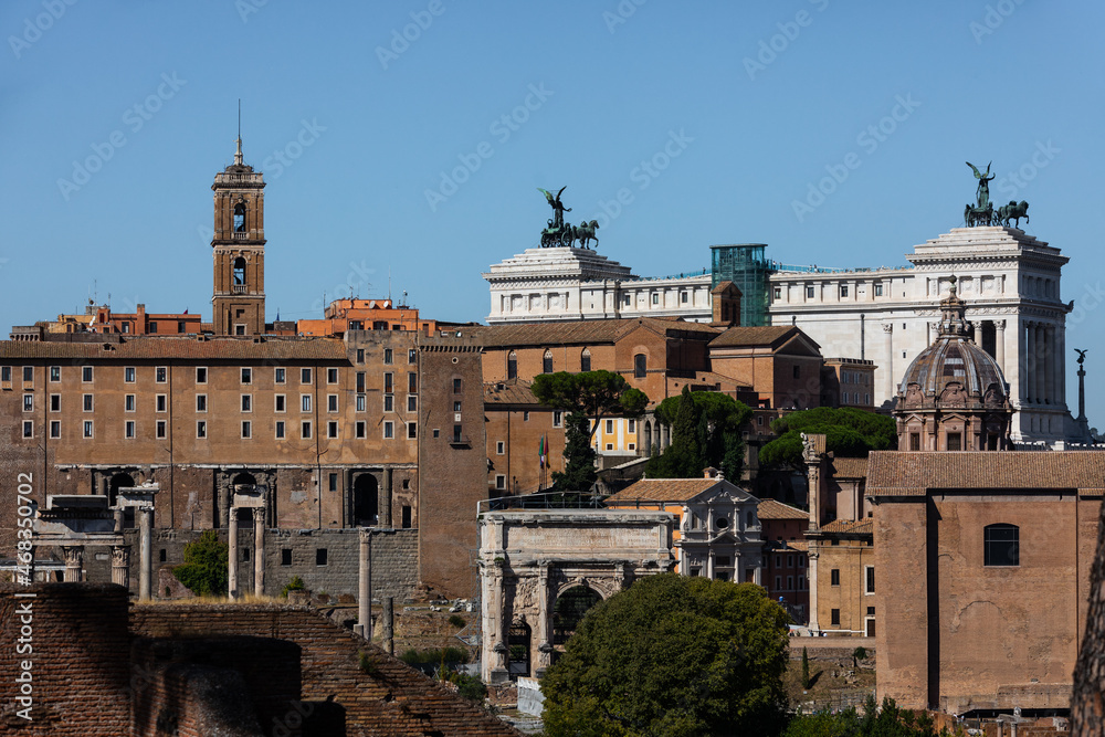 Obraz premium View of the Roma Imperiale (Imperial Rome) and the Colosseo and Forum in Roma, Lazio, Italy.