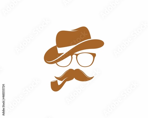 Detective head with smoking pipe