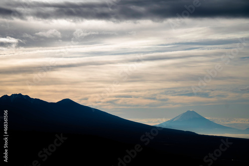 富士山と朝焼け © ひま部 放課後の