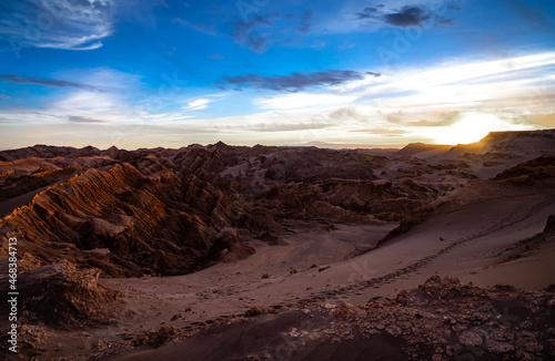 Ocaso en el Valle de la Luna de San Pedro de Atacama. Chile