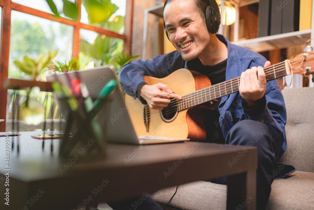 Obraz premium singer Artist working to record a sound and live streaming online communication, working from home