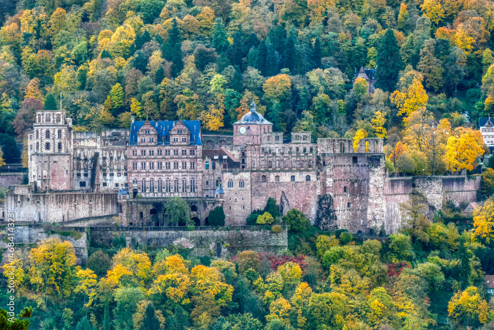 Historische Burg auf einem Hügel in Heidelberg