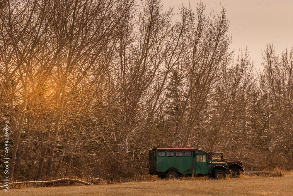 Obraz premium Farmers fields in the early morning Keoma Alberta Canada