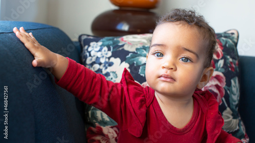 Canvastavla bébé métisse yeux bleus