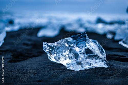 ヨークルスアゥルロゥン氷河湖の氷