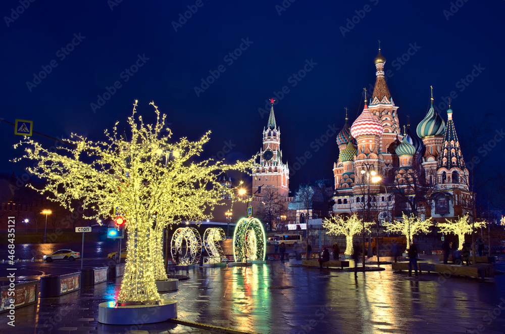Obraz premium Christmas illuminations at the Kremlin in Moscow.