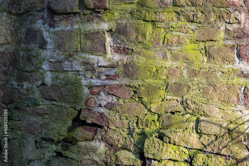 Hintergrund - eine schäbige alte Mauer aus Backstein