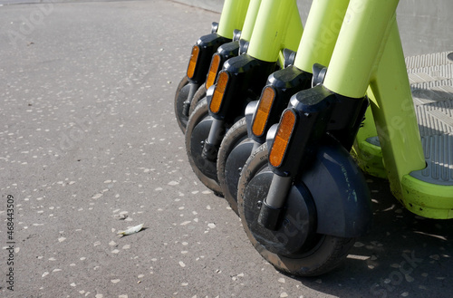 Patinetes estacionados