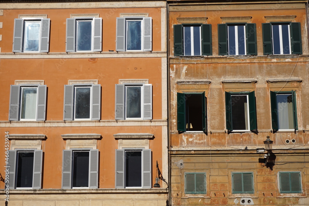 Apartments in two different architectures in Rome