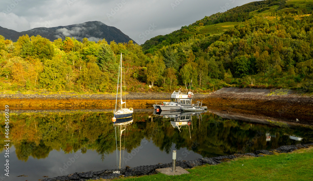 Fototapeta premium Loch, Scotland, Highlands, Boats, Yacht, Water, Lake, Ballachulish, Glen Coe, Landscape, Nature, Mountains, Sky, Forest