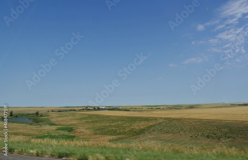 Wide schot of clear skies and flat farmlands in South Dakota.