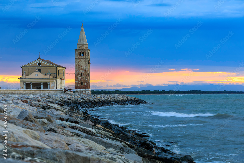 Alba sul lungomare di Caorle, Santuario della Madonna dell'Angelo