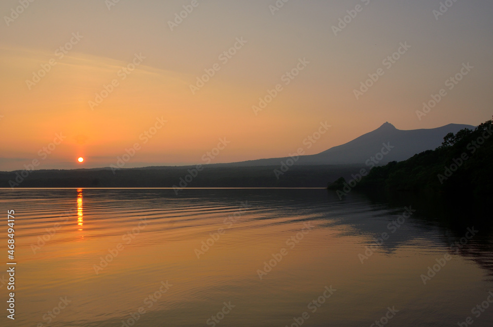 Obraz premium sunset on the lake