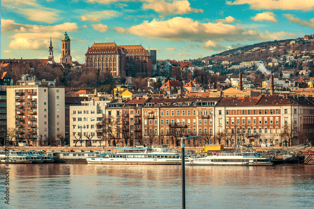 Obraz premium Budapest amazing cityscape scenic view on Buda and Danube river of under dramatic sky
