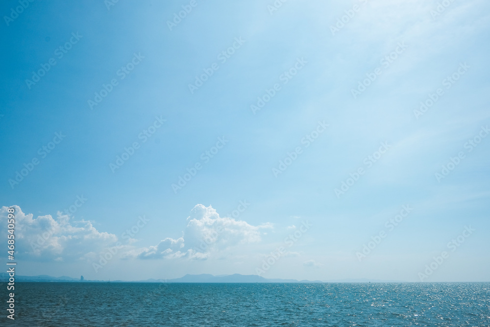 Obraz premium perfect blue sky with clouds and water of the sea