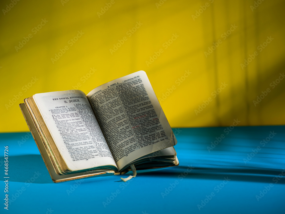 Fototapeta premium bible on a table