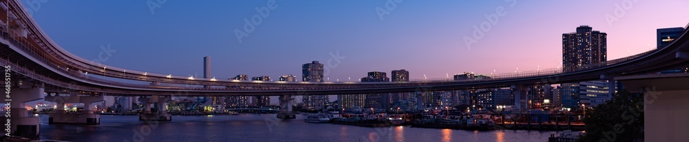 芝浦ふ頭　夕暮れのループ橋