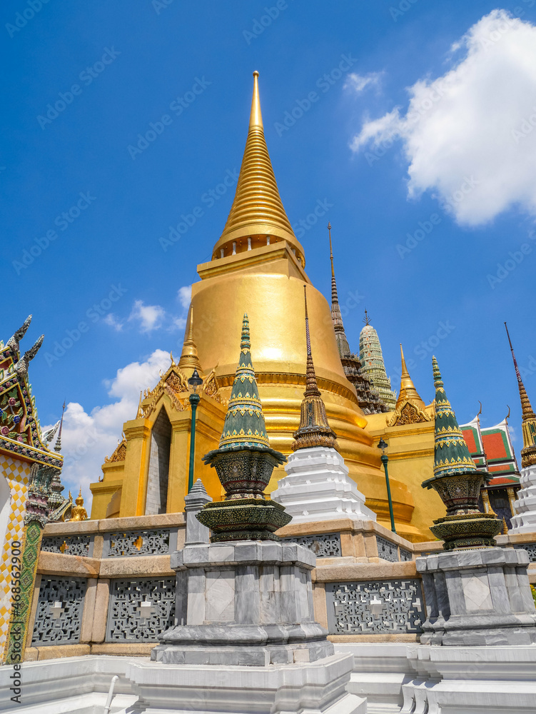 Naklejka premium Goldene Stupa Palast Bangkok Thailand